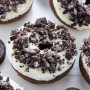 Donuts Chocolate Branco com Oreo